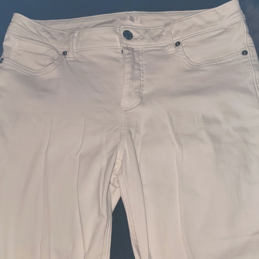 Lauren Conrad capri